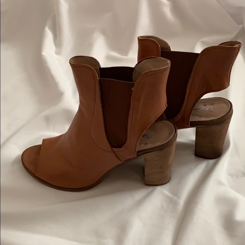 Heels - Picture 3 of 3